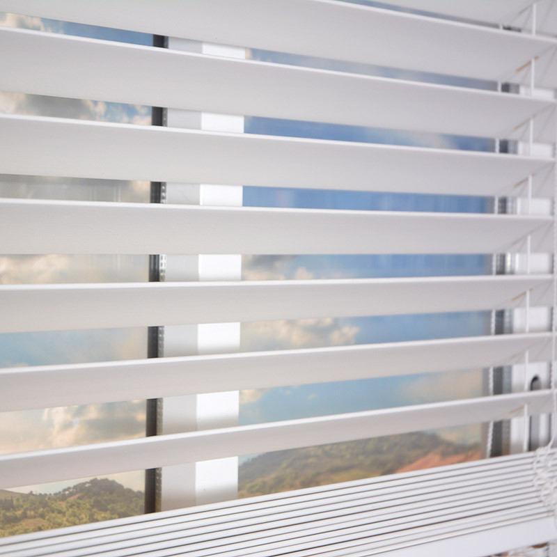 Persiana veneciana madera natural lamas 50 mm a medida diversos colores